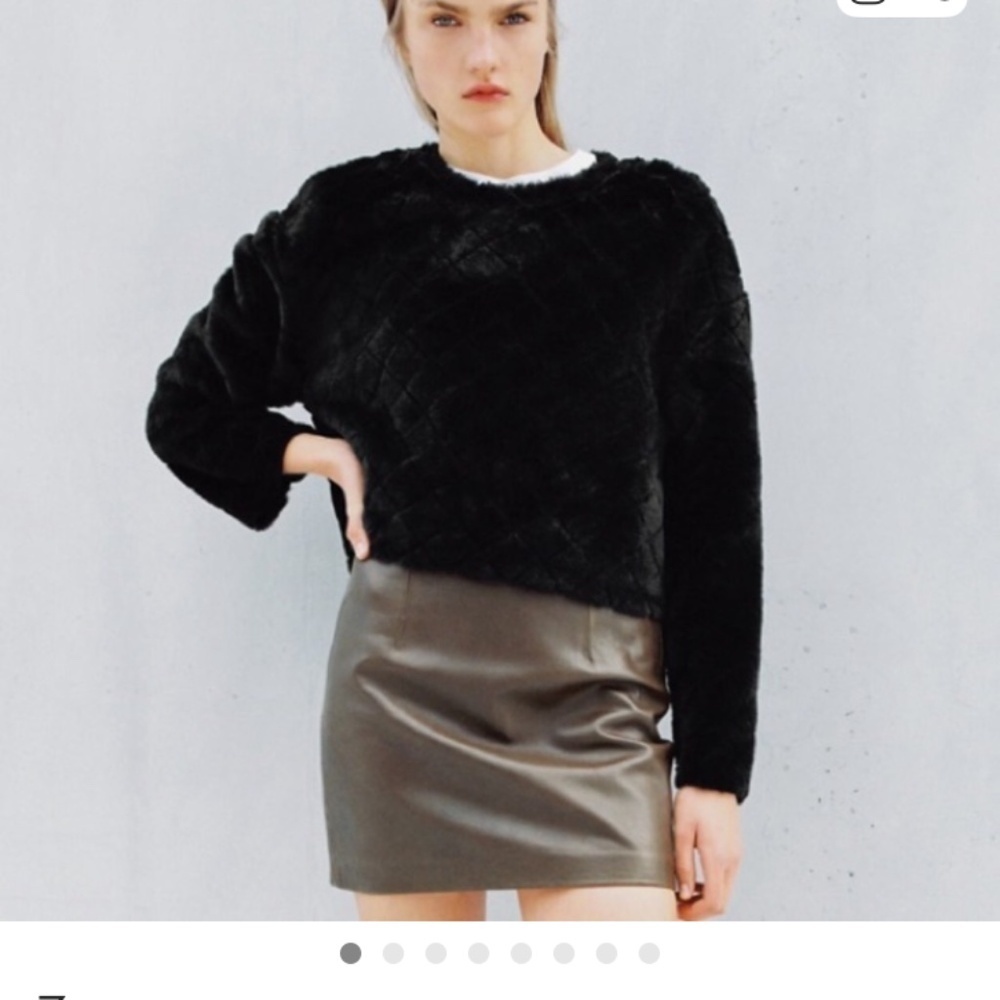 Zara Black Faux Fur Plush Quilted Cropped Sweatshirt Size Large